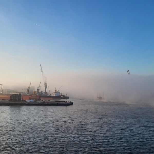 Hamburger Hafen im Nebel