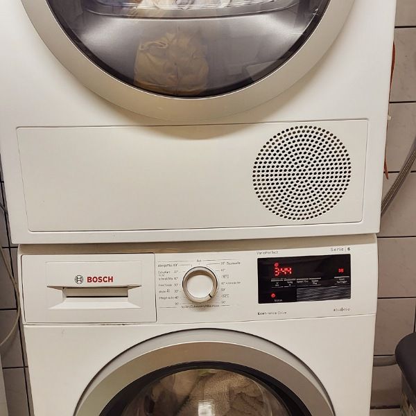 Waschmaschine mit Wäsche schon angestellt 