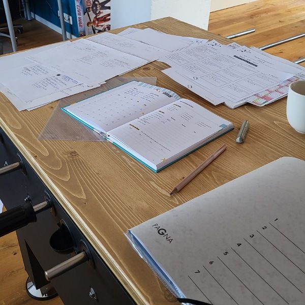 Planungsunterlagen auf einem Tisch