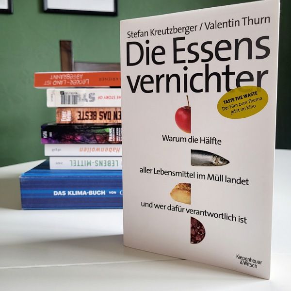 Buch von Valentin Thurn steht auf dem Küchentisch